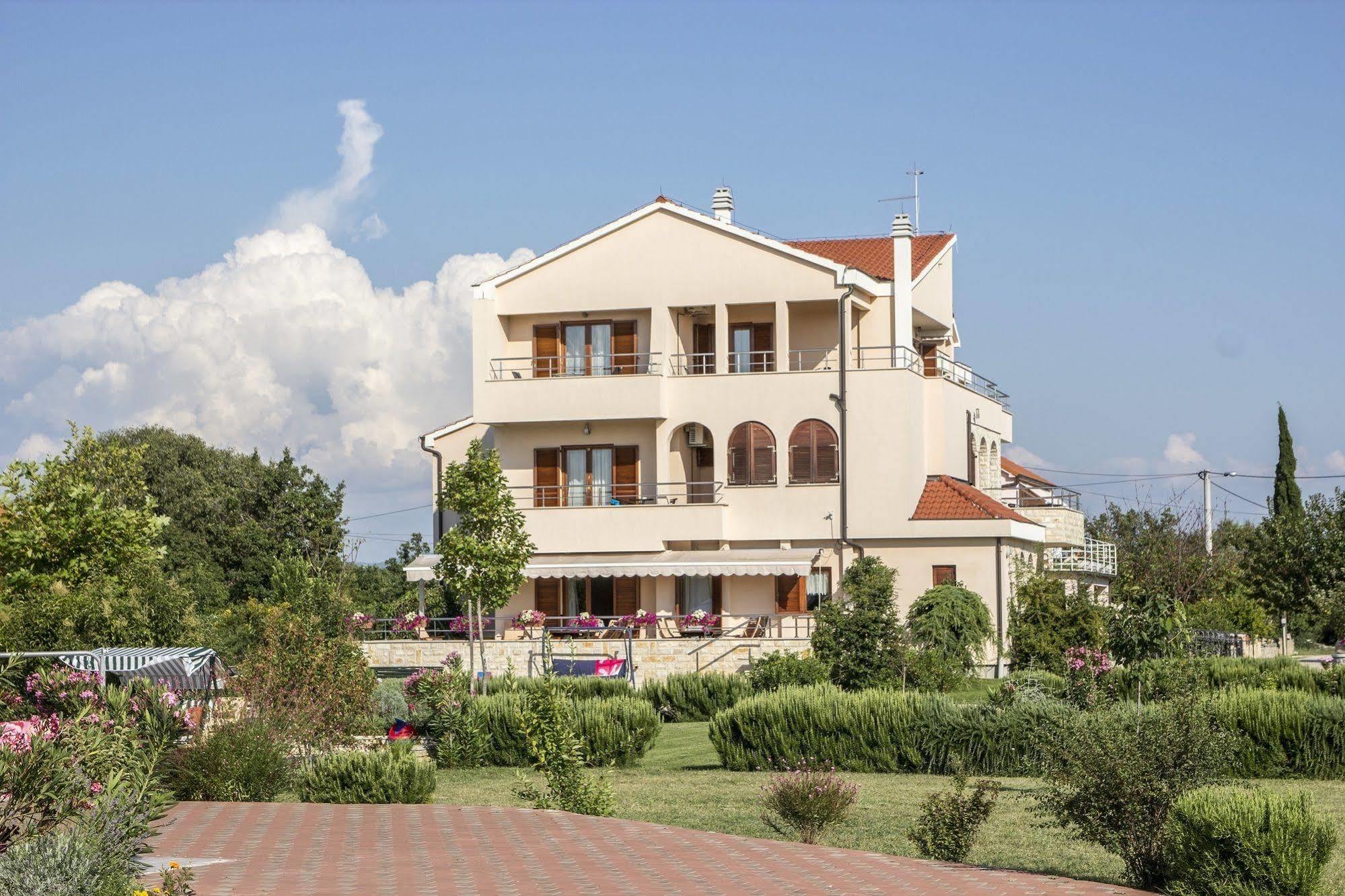 Hotel Pansion Skelin Drinovci Esterno foto