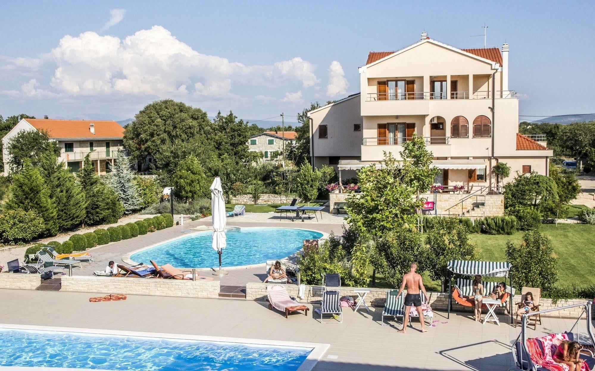 Hotel Pansion Skelin Drinovci Esterno foto