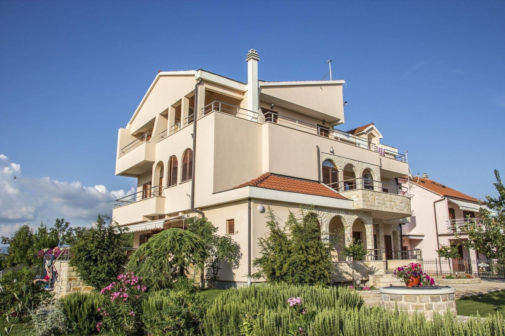 Hotel Pansion Skelin Drinovci Esterno foto